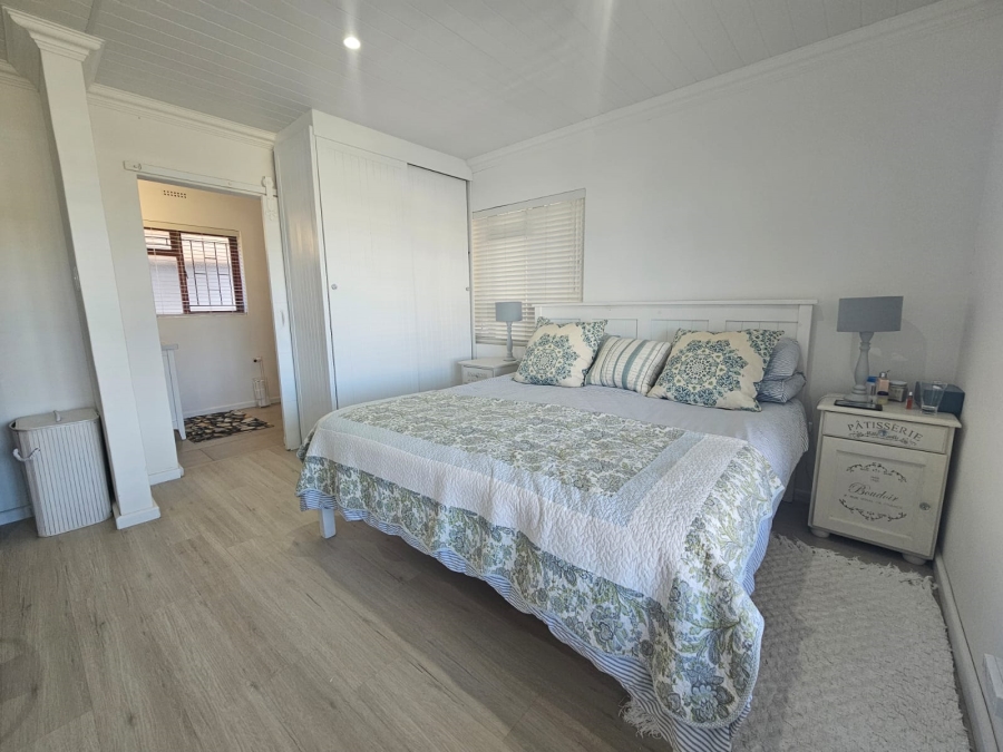5 Bedroom Property for Sale in Stilbaai Wes Western Cape
